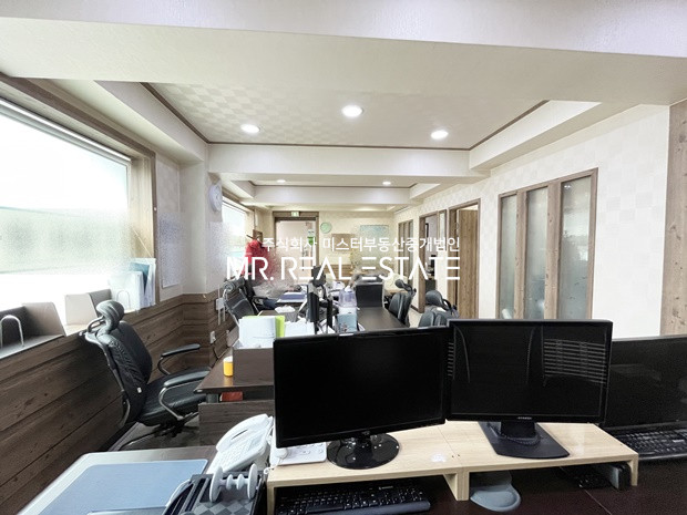 서울 강남구 논현동 신사역30초,단독출입구,테라스,룸2+홀,탕비,대로변 월세 매물번호 11343 사진 2