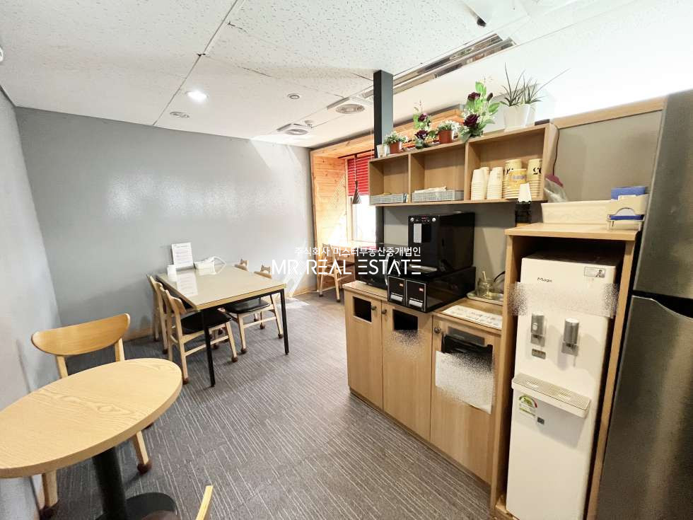 서울 강남구 역삼동 주차3대,원복가능,대로변,테라스,홀+룸2+남녀분리화장실 월세 매물번호 11451 사진 2
