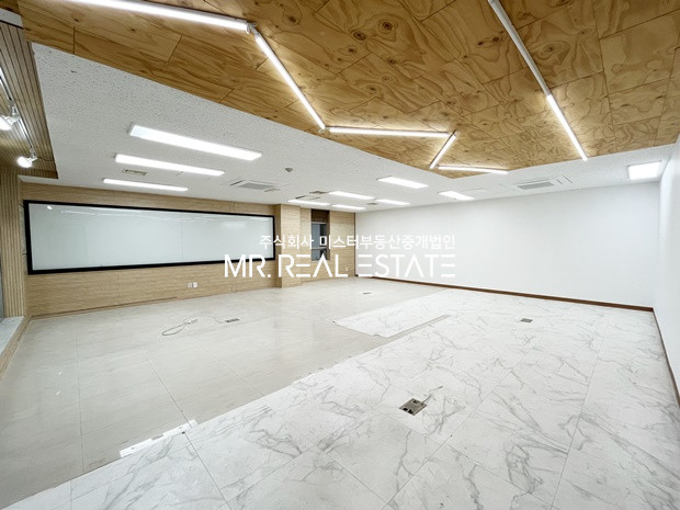서울 강남구 대치동 선릉역30초,통창,지하주차장,건물내외관특급,층전체사용,엘레베이터 월세 매물번호 11484 사진 1