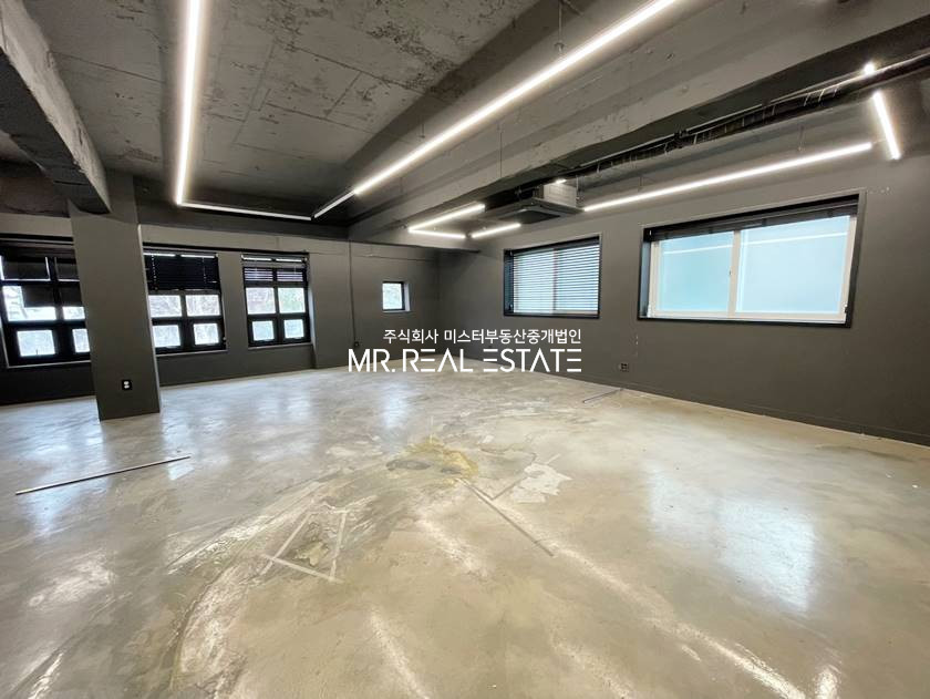 서울 강남구 역삼동 역삼역.자주식.노출천장.레일조명.블랙인테리어 월세 매물번호 11489 사진 1