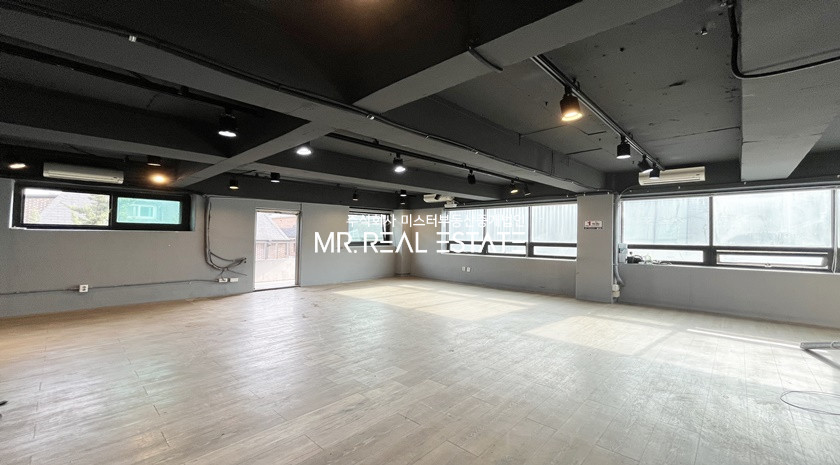 서울 강남구 논현동 S신사역근S실사진O주차O넓은홀O공용주방공간O엘베O 월세 매물번호 11629 사진 1