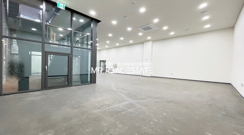 서울 강남구 논현동 주건축물제1동 S논현역근접S실사진O신축첫입주O주차O높은층고O 월세 매물번호 11633 사진 5