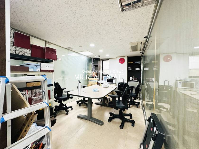 서울 강남구 논현동 신논현4분.대형건물.가시성.업무홀2.룸4.창고.S가성비. 월세 매물번호 11786 사진 5