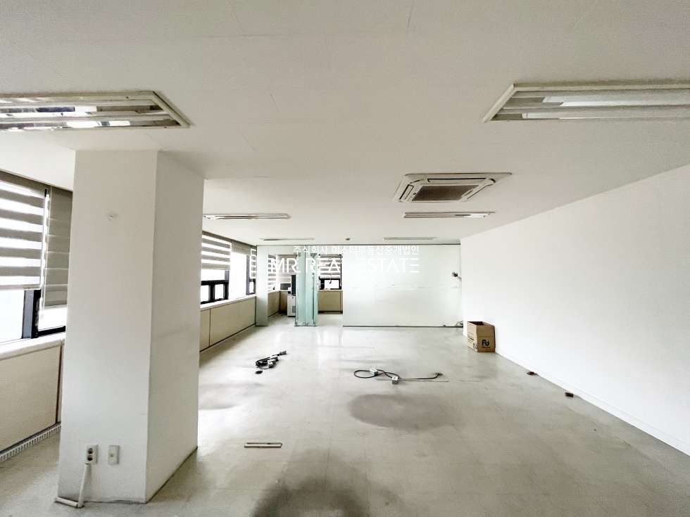 서울 서초구 양재동 자주식주차2대,양재천바로앞,뷰최고,룸4+홀+남녀분리화장실,엘베,역세권 월세 매물번호 12121 사진 5