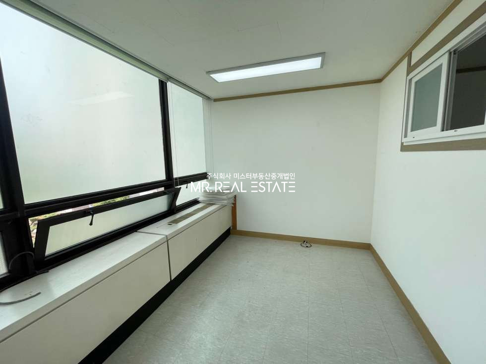 서울 서초구 서초동 실사진O,교대역5분,룸1,깔끔한사무실,대형건물,세무사 월세 매물번호 12441 사진 3