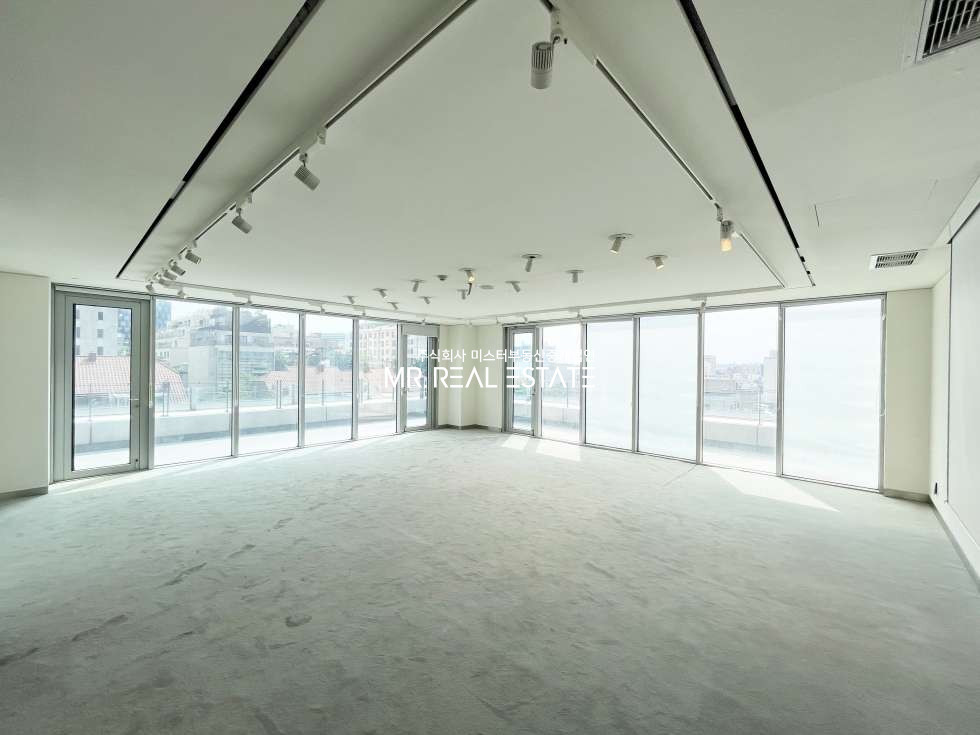 서울 강남구 청담동 3면테라스,청담동고층,채광최고,엘베,주차편리,단독층사용 월세 매물번호 12549 사진 1