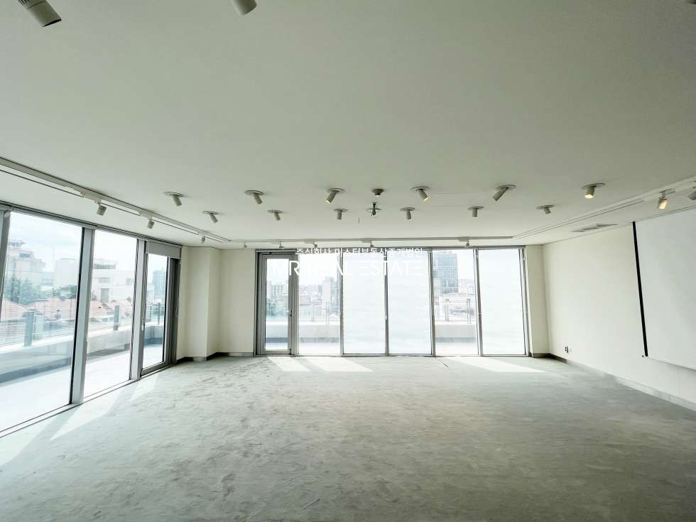 서울 강남구 청담동 3면테라스,청담동고층,채광최고,엘베,주차편리,단독층사용 월세 매물번호 12549 사진 2