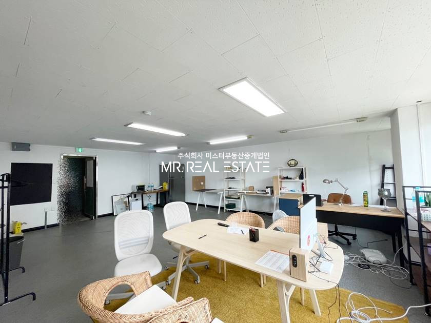 서울 서초구 서초동 MR.실사O.관리비0원.서초3동사거리.즉시입주.소형사무실S 월세 매물번호 12606 사진 1
