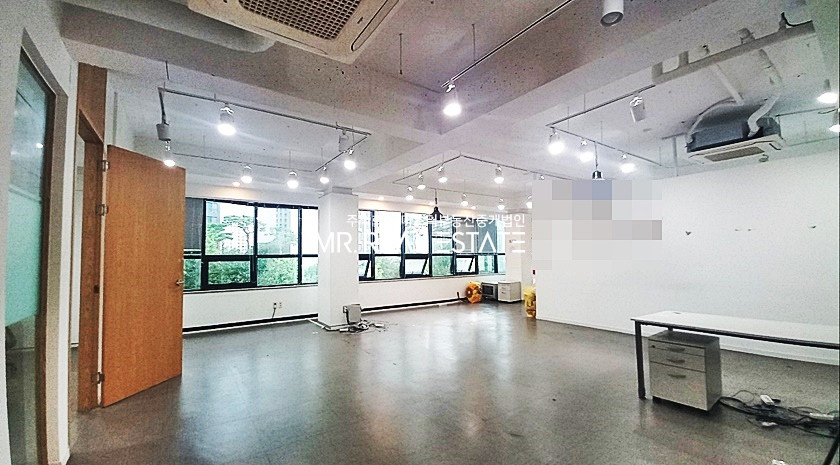 서울 강남구 역삼동 대로변에 위치한 인테리어O 주차O 빠른입주O 월세 매물번호 12730 사진 2